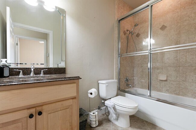 Building Photo - 7429 SW 66th Ln