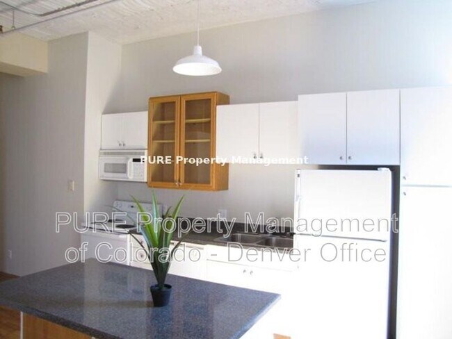 Building Photo - 2261 Blake St