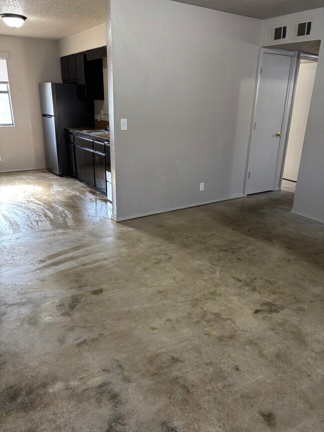 Building Photo - 806 N 5th St