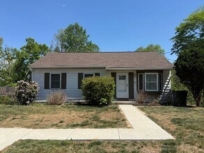 Building Photo - Cute 3 Bedroom, 2 Bath Home Near Asheville Mall