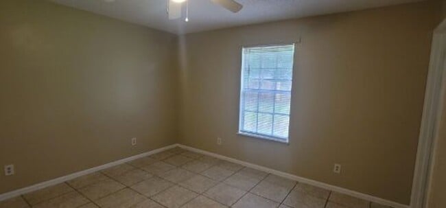 Building Photo - CHARMING SE 3/1.5 w/ Garage, Washer/Dryer, Large Privacy Fenced Yard, & Tile Floors Throughout! A...