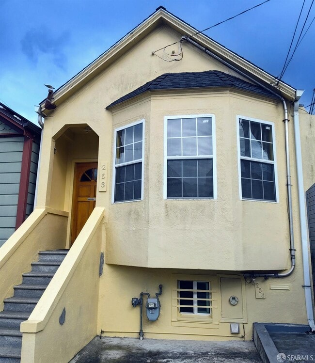 Building Photo - 253 Louisburg St