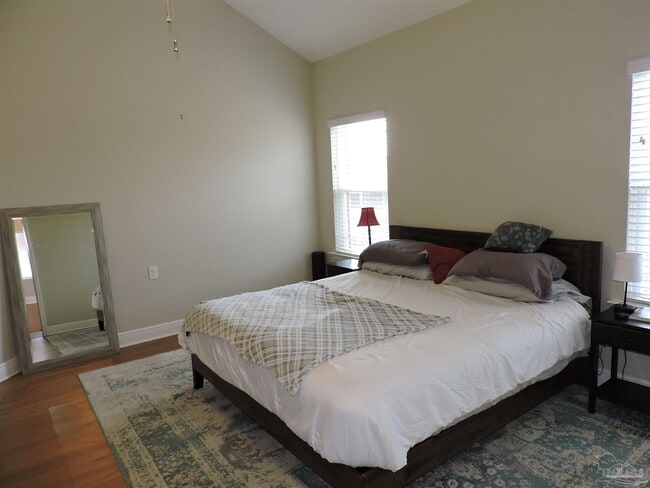 Building Photo - 5643 Vendome Ct