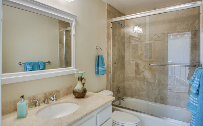 Building Photo - Beautiful Redondo Beach Townhouse