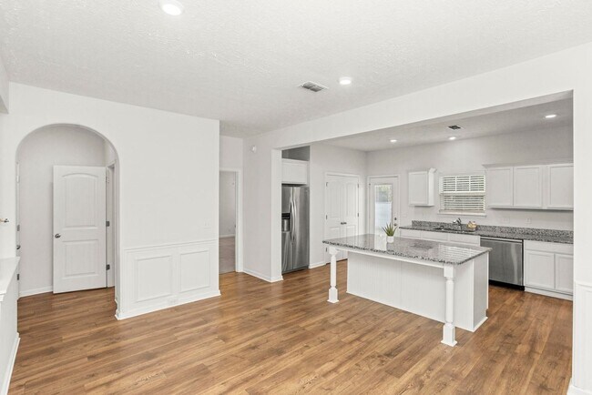 Building Photo - 1832 Charismatic Pl