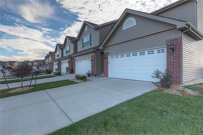 Building Photo - 803 Foxgrove Dr