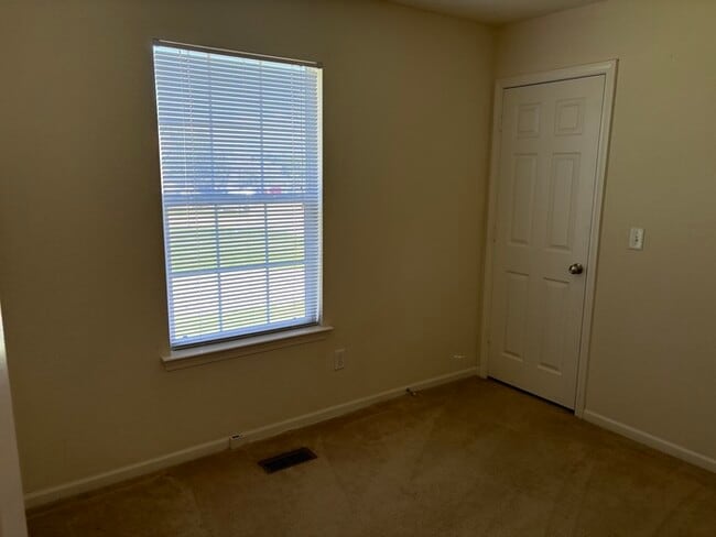Building Photo - 845 Woodside Creek Dr