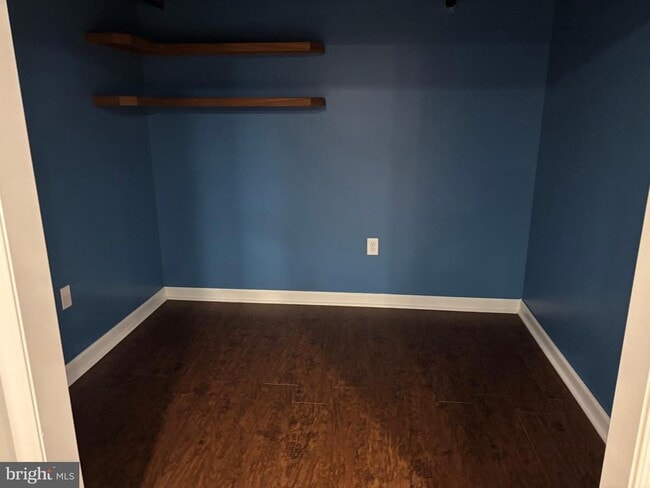 Building Photo - 5424 Valley View Dr