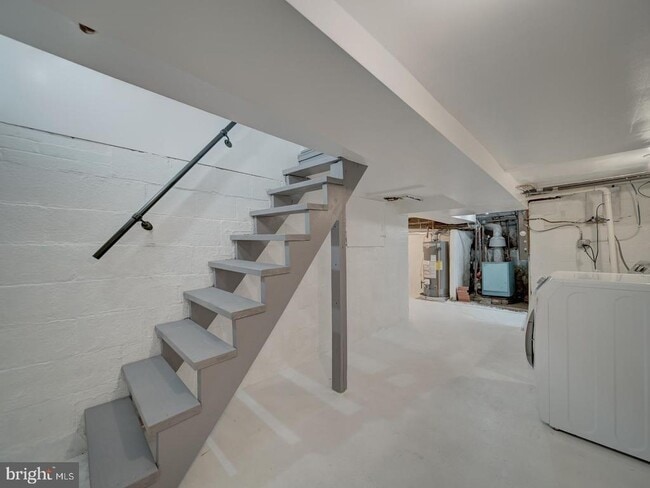 Building Photo - 6625 Harrison Ln