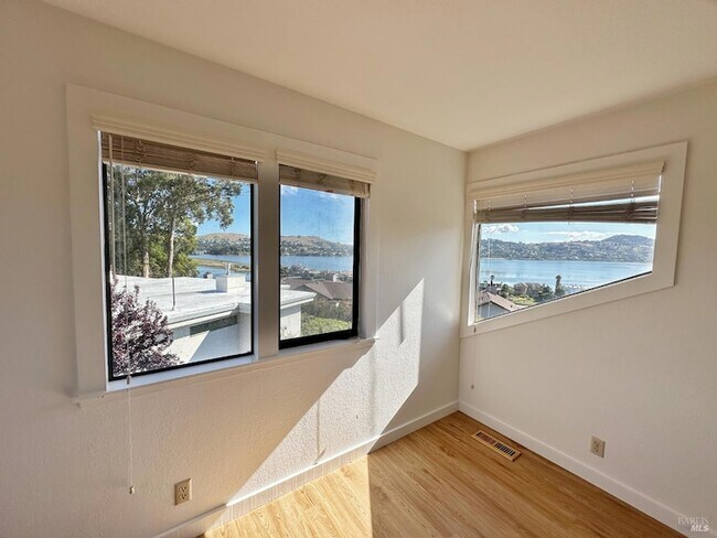 Building Photo - 172 Great Cir Dr
