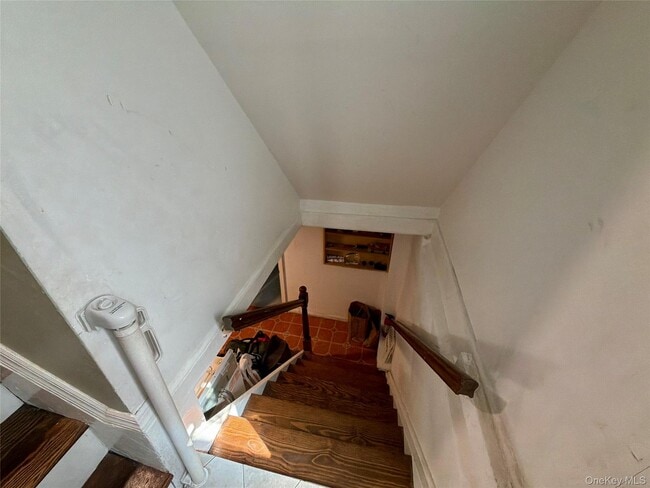 Building Photo - 646 W Beech St