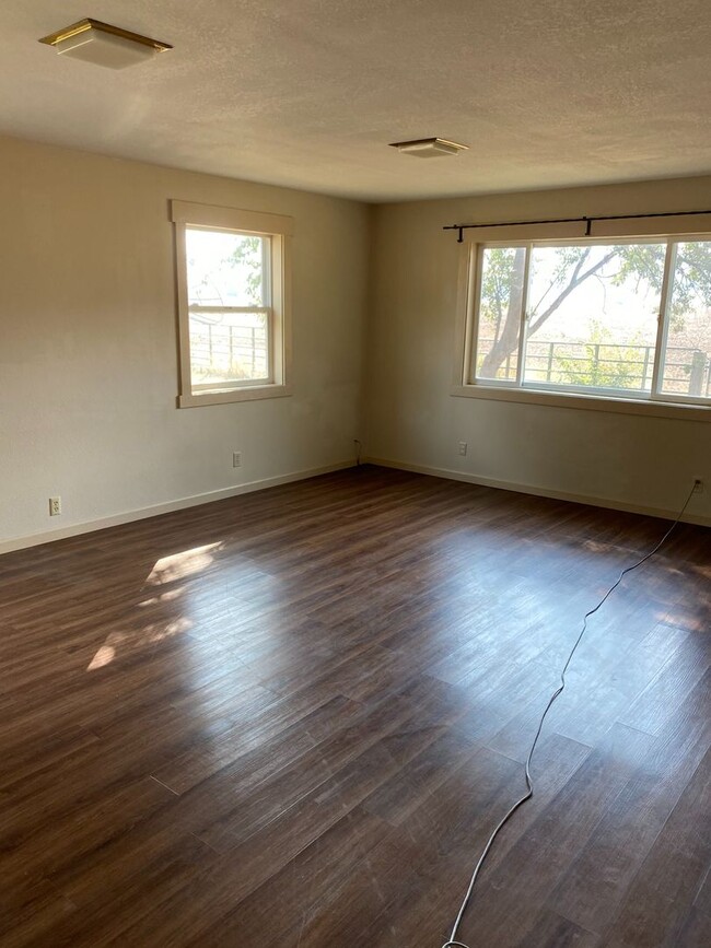 Building Photo - Cute 3 bedroom 1 bath house in country