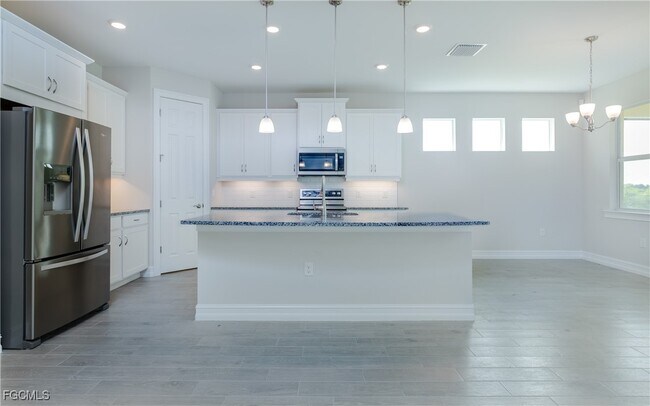 Building Photo - 374 Spg Hl Lk Lp