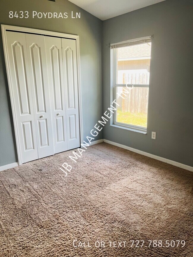 Building Photo - 8433 Poydras Ln