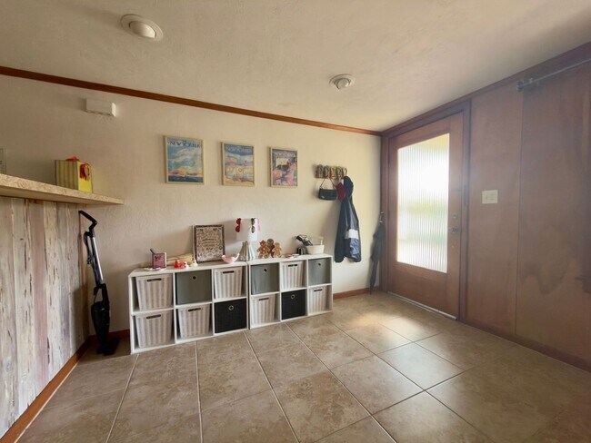 Building Photo - C1122 Woodbury Row