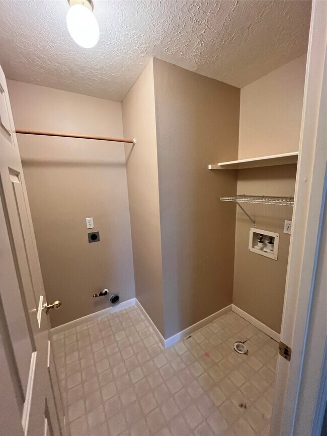 Building Photo - 16118 Cypress Valley Dr