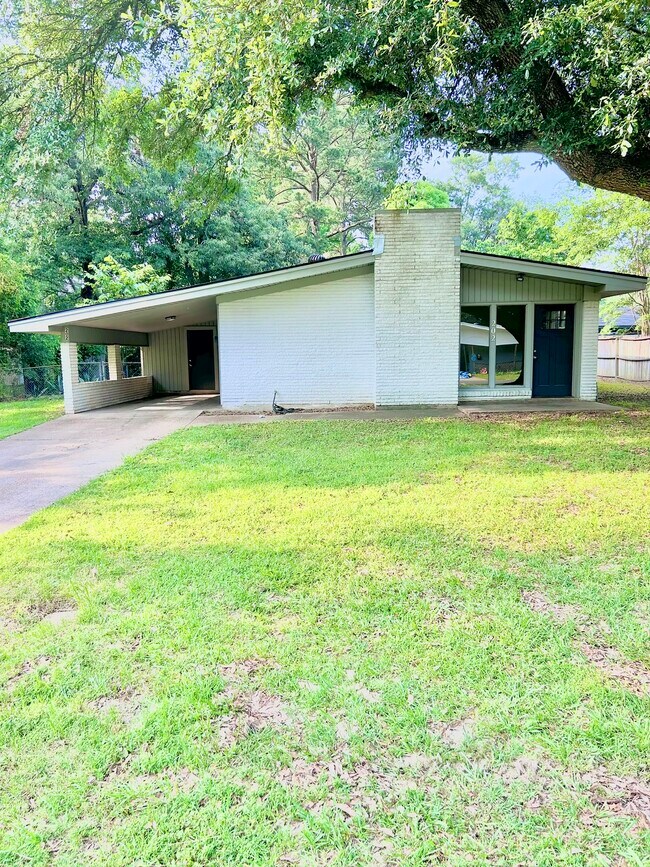 Primary Photo - 202 Carter Dr