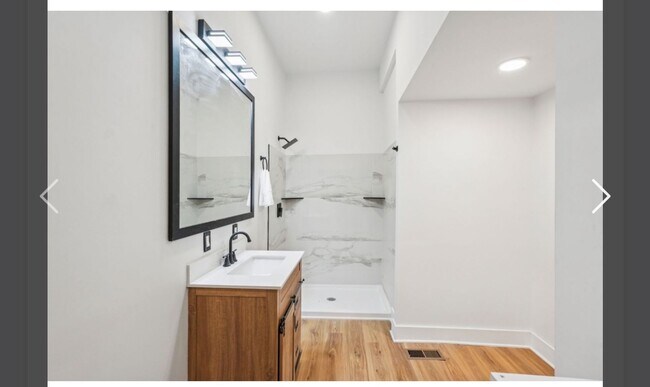 Building Photo - Spacious Three Bedroom Single Family Home Near White River and 10th