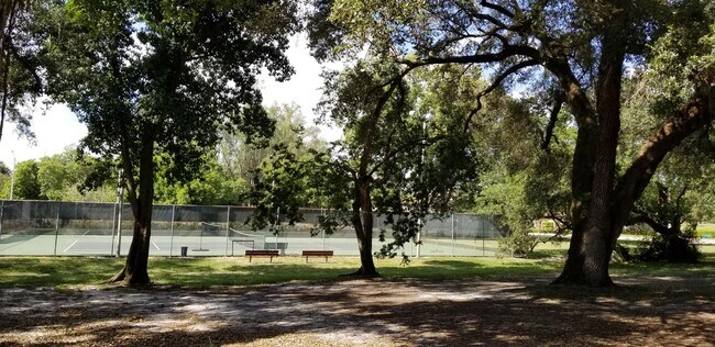 Building Photo - 1831 Sabal Palm Dr