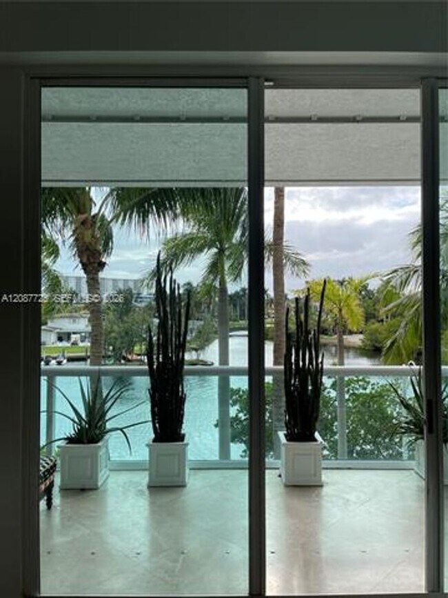 Building Photo - 16500 Collins Ave