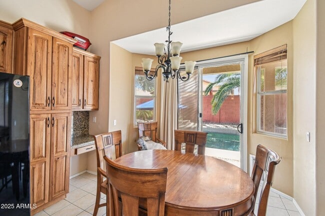 Building Photo - 2633 E Calle Del Norte Dr