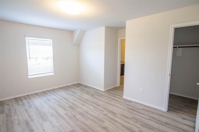 Building Photo - 18606 Bell Ravine Dr
