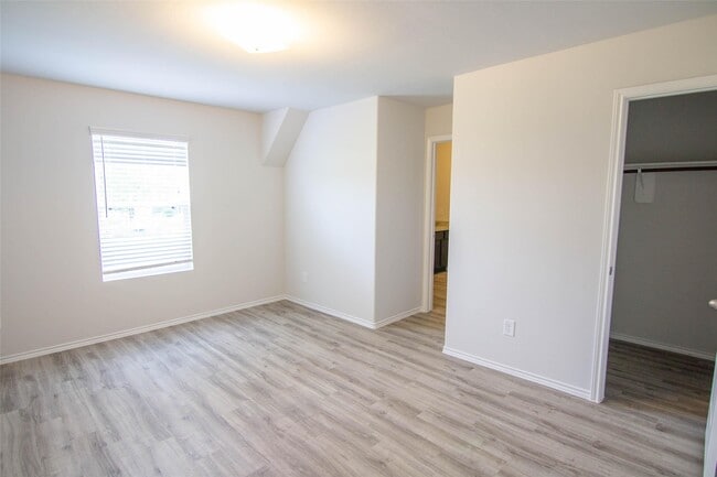 Building Photo - 5630 Gara River Dr