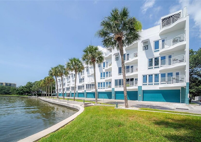 Waterfront view of the building - 4950 Bayshore Blvd