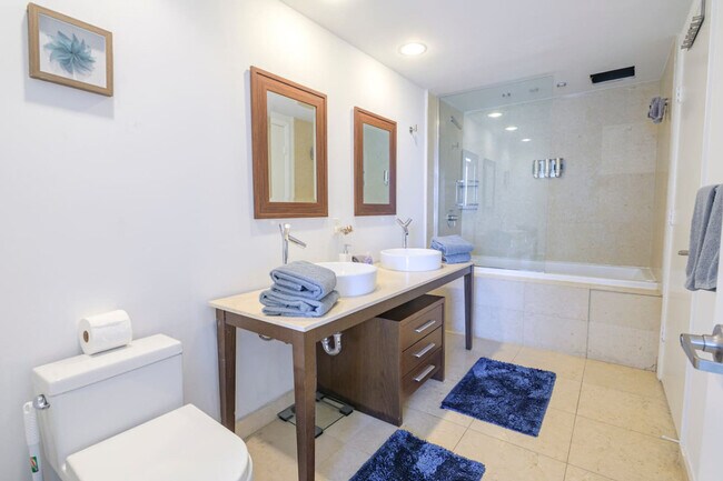 Building Photo - 501 Brickell Ave