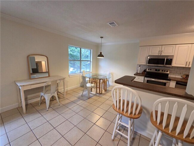 Building Photo - 800 Mallery St