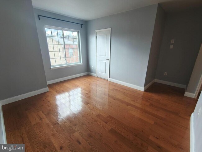 Building Photo - 615 N 11th St