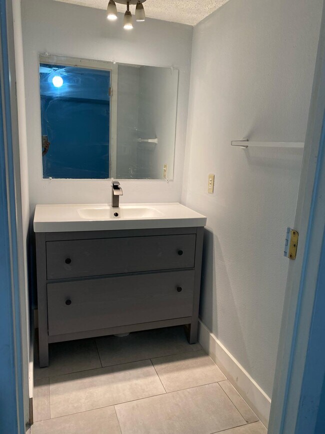 Building Photo - 1220 71st St