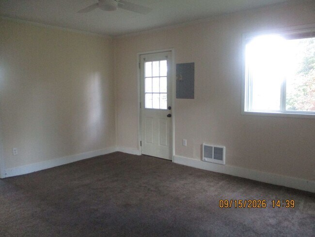 Building Photo - 927 W Schley St