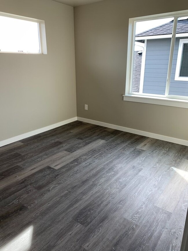 Building Photo - 668 E Street