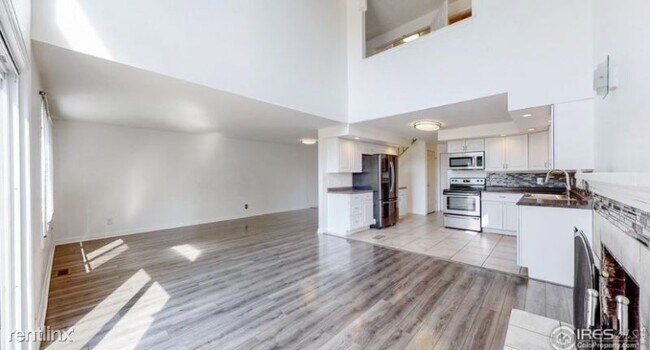 Building Photo - 4 br, 4 bath Townhome - 2814 S Kenton Ct