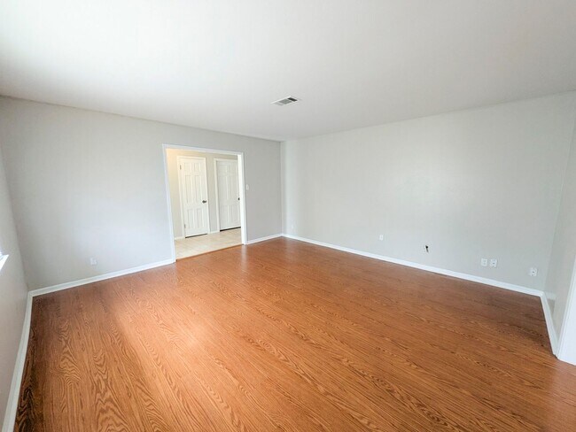Building Photo - 6510 Daisy Dr