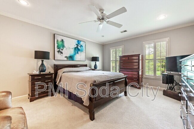 Building Photo - 10 Old Woodlands Ct