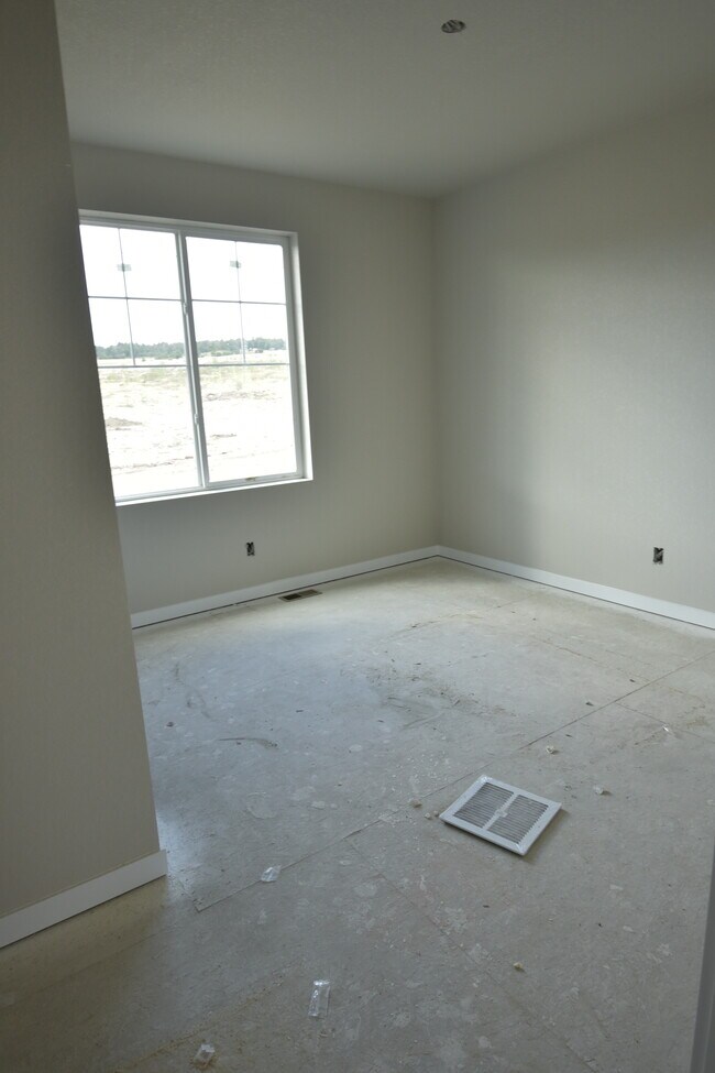 Building Photo - 10214 Spry St