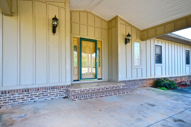 Building Photo - 400 Sunward Path