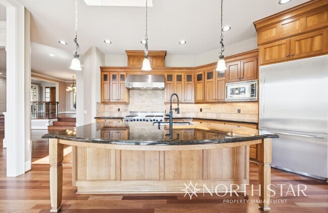 Building Photo - Executive Estate in Atherton Heights with ...