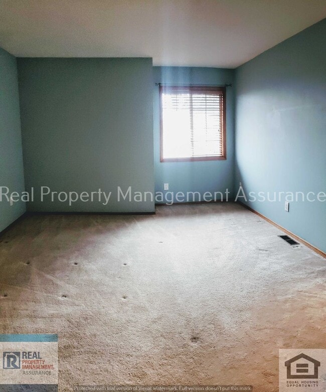 Building Photo - 2067 Sunray Cir