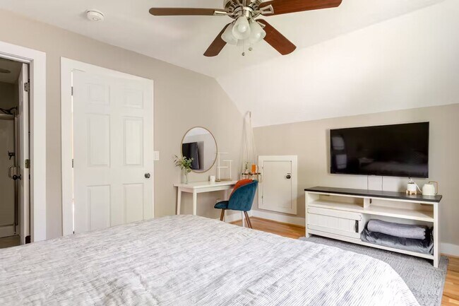 Building Photo - Ideal West Nashville Location!