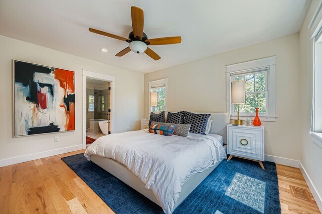 Building Photo - Idyllic Downtown Longmont 5-BDR Retreat