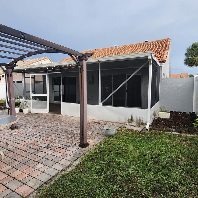 Building Photo - 10180 Fanfare Dr