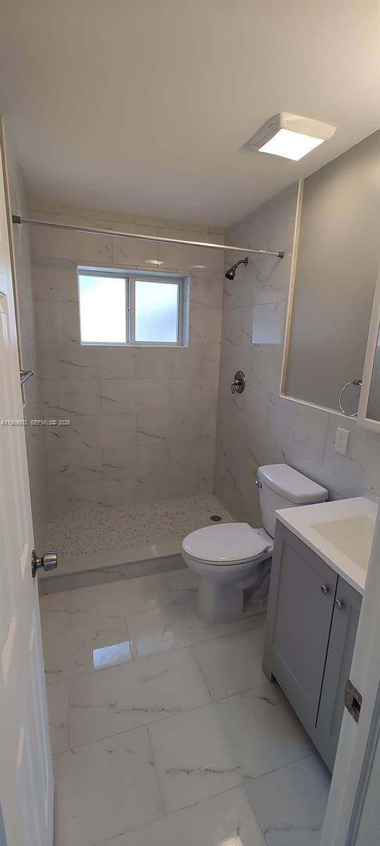 Building Photo - 2504 NW 9th Ln