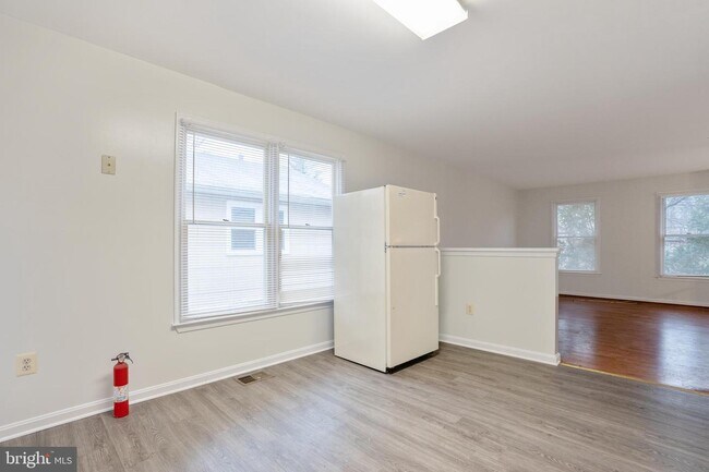 Building Photo - 8729 36th Ave