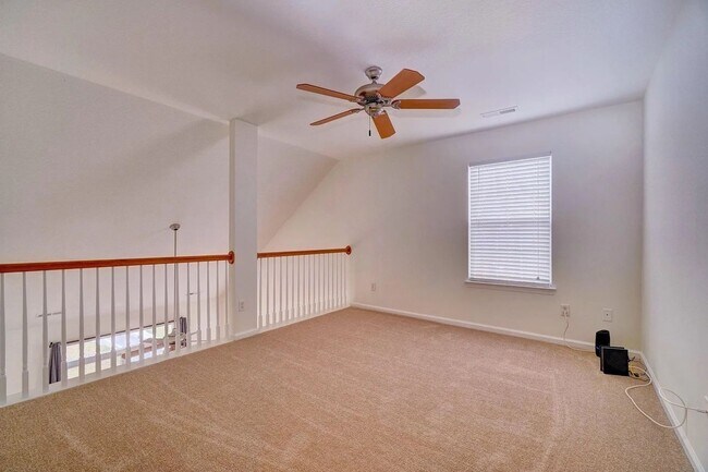 Building Photo - 3 Bedroom Townhouse in North Suffolk