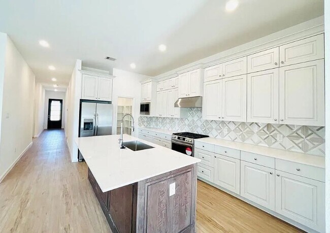 Building Photo - 4939 Sky Blf Dr