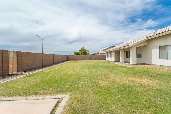 Building Photo - 3481 W 27th Ln