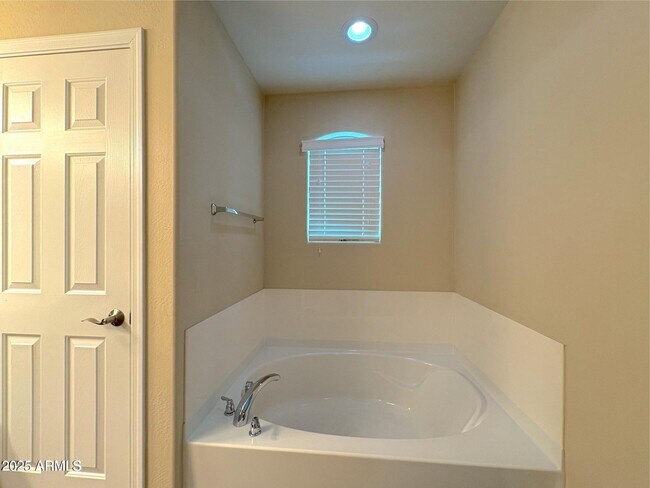 Building Photo - 5424 W Hobby Horse Dr